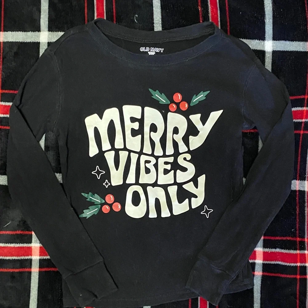 ⭐️ 3/$15 • Old Navy • Black • Long Sleeve • 'Merry Vibes Only' • Tee
